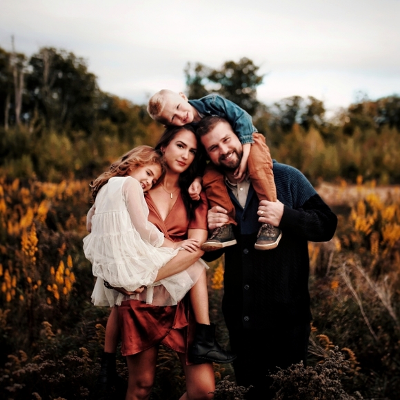 Meet Your Posher, Courtney - Picture 2 of 9